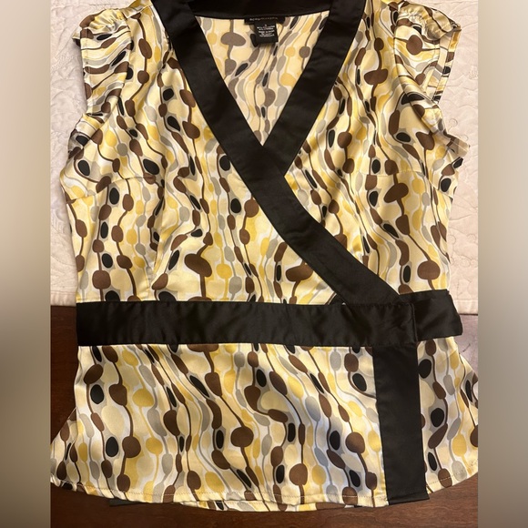BCBGMAXAZRIA Satin Print Cap Sleeve Wrap Blouse Small Excellent condition - Picture 3 of 9